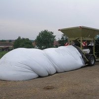 Мобильные вальцовые плющилки влажного зерна с прессом для закладки кормов в рукава 
